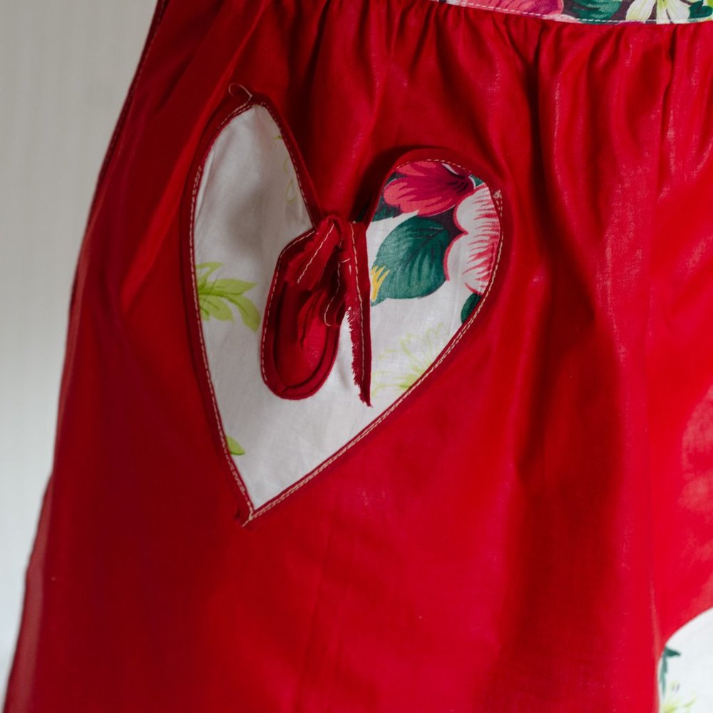 Vintage Floral Cotton apron with heart pocket
